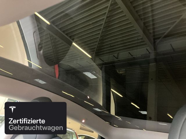 Tesla Model Y Long Range AWD foto 18
