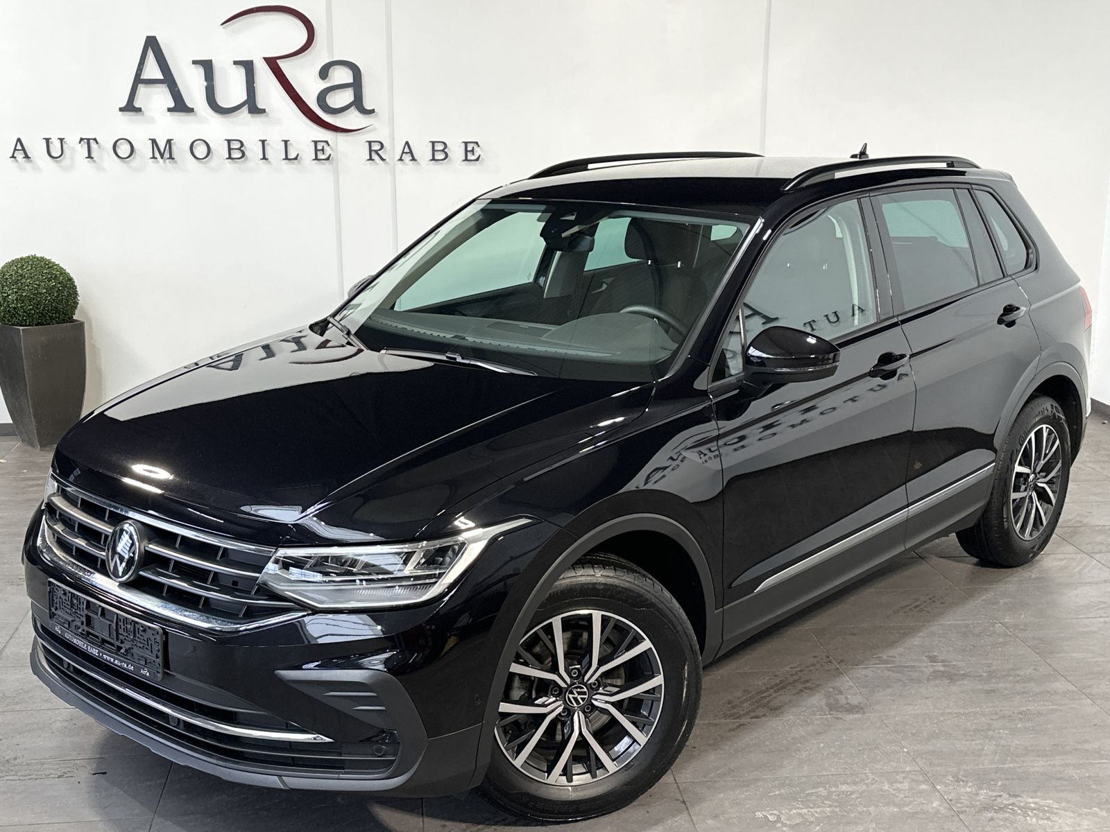 Fahrzeugabbildung Volkswagen Tiguan 2.0 TDI DSG Life NAV+LED+CARPLAY+KAM+ACC