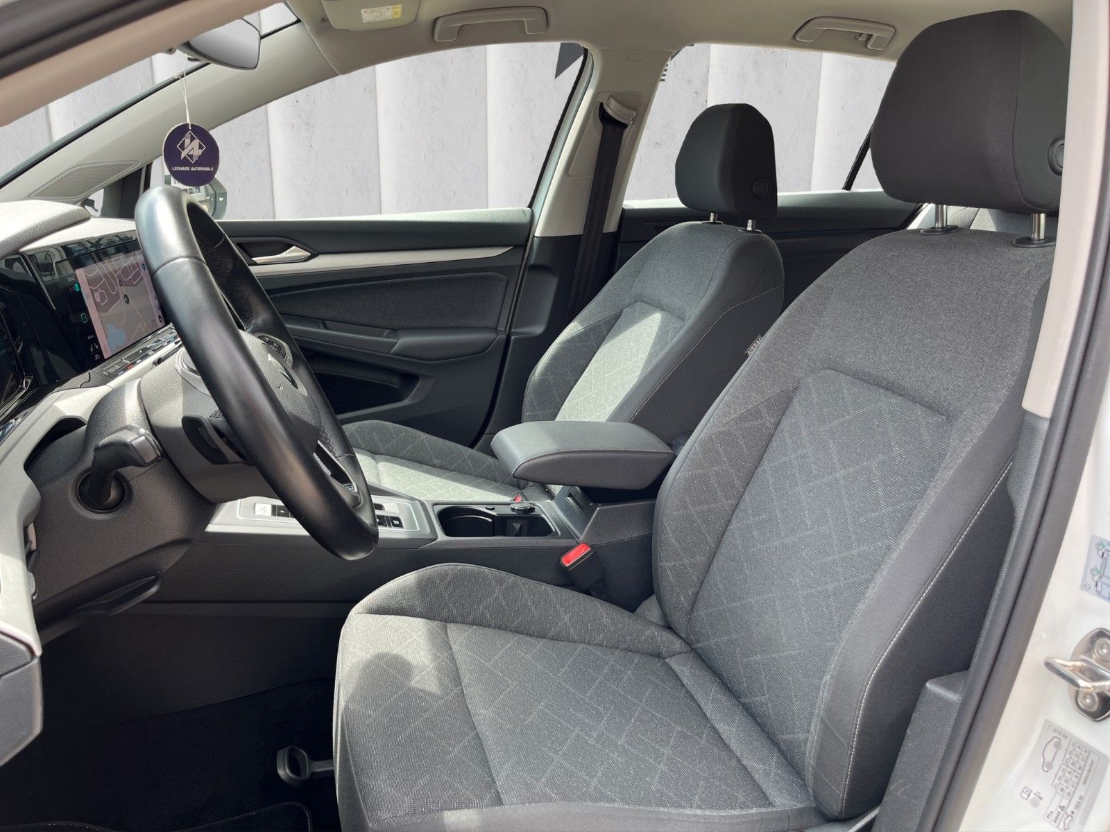 Fahrzeugabbildung Volkswagen VIII*DSG*LED*SHZ*NAVI*ViCo*PDC**