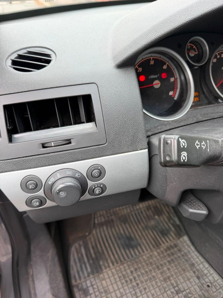 Opel Astra 2008 — photo 12