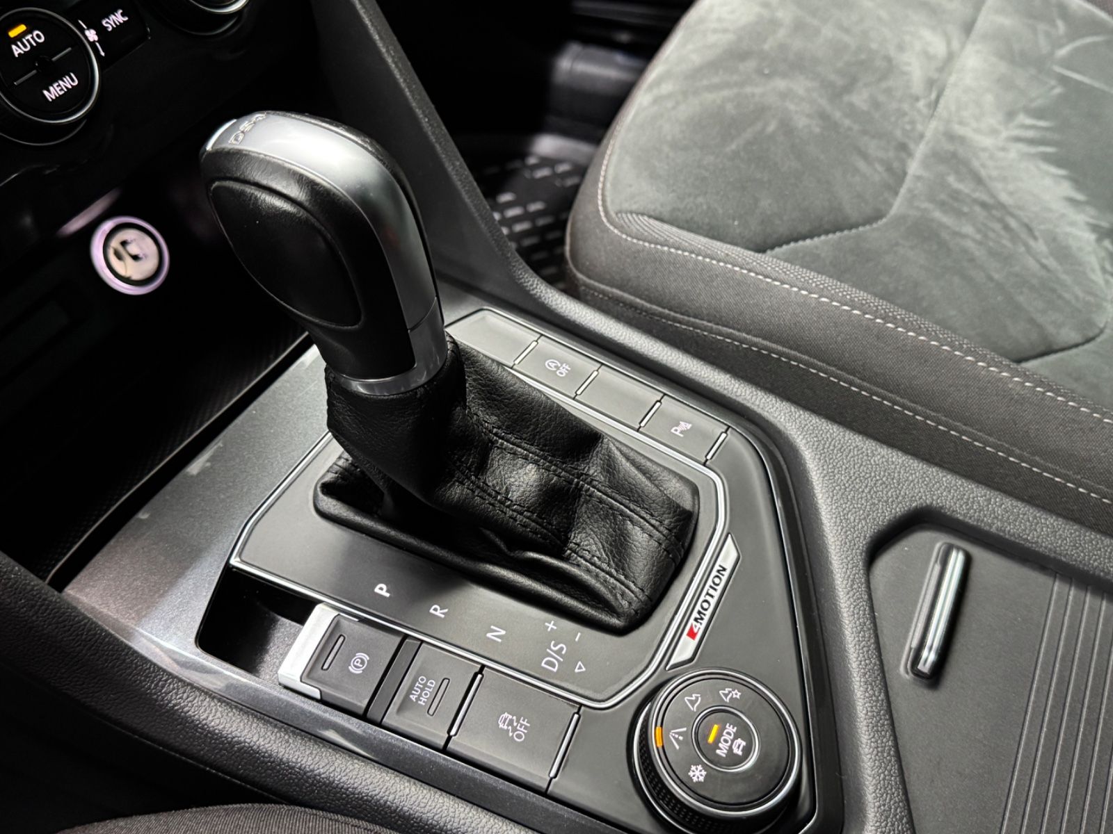Fahrzeugabbildung Volkswagen Tiguan Highline 4Motion|MASSAGE|AHK|HEAD-UP|DSG|
