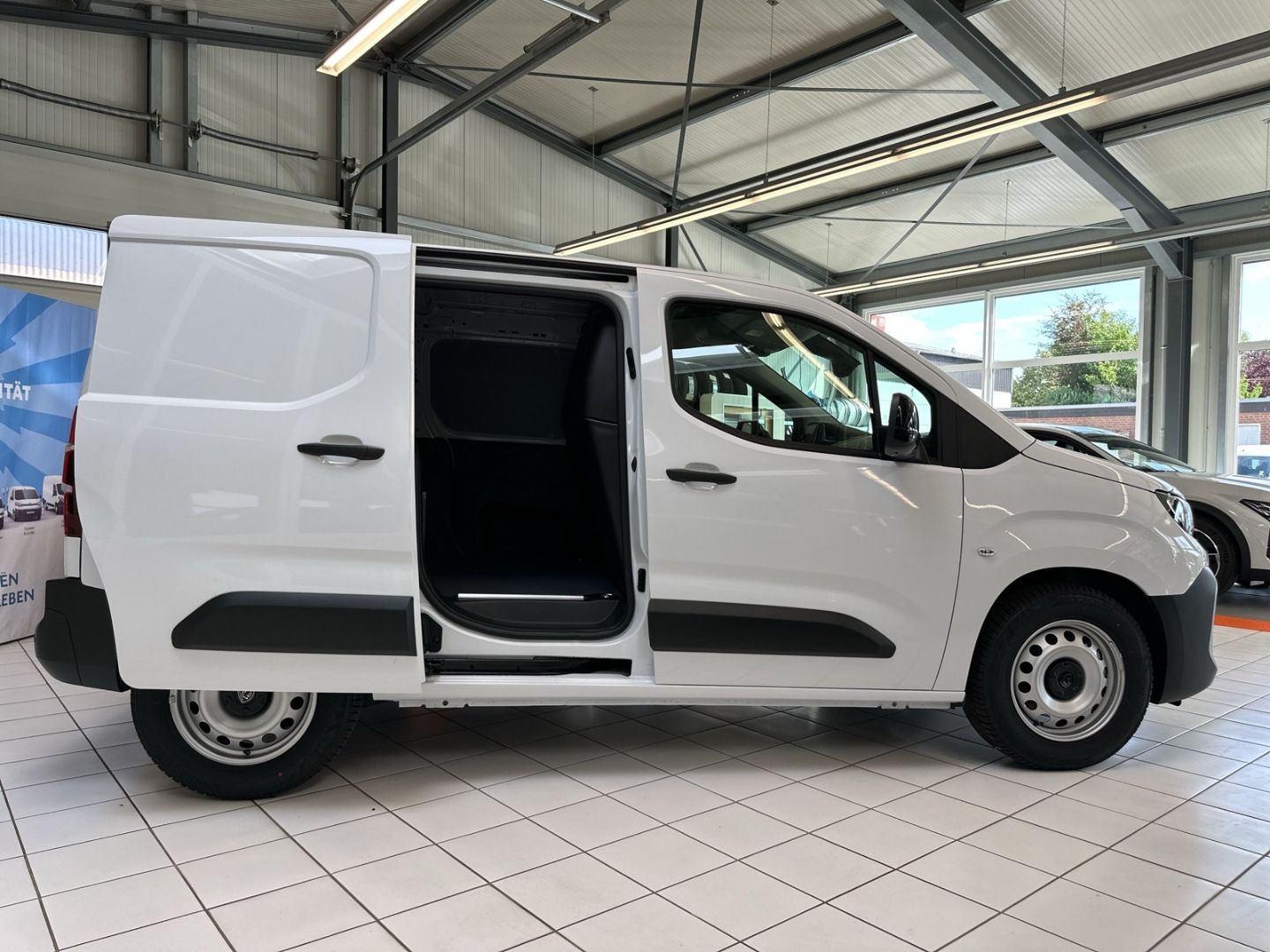 Fahrzeugabbildung Peugeot Partner L1 PureTech 110 LED DAB Rückfahrkam.