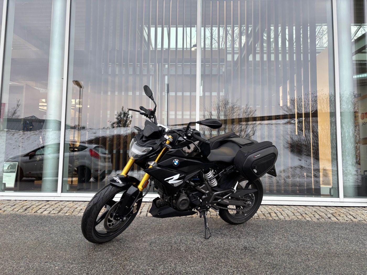 Fahrzeugabbildung BMW G 310 R mit Seitentaschen