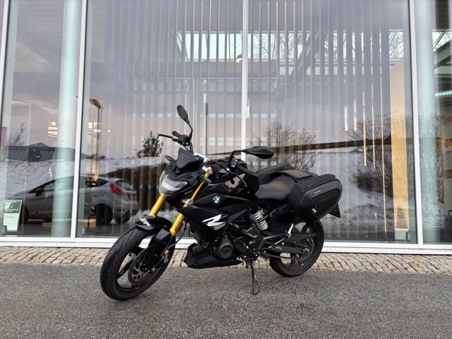 BMW G 310 R mit Seitentaschen