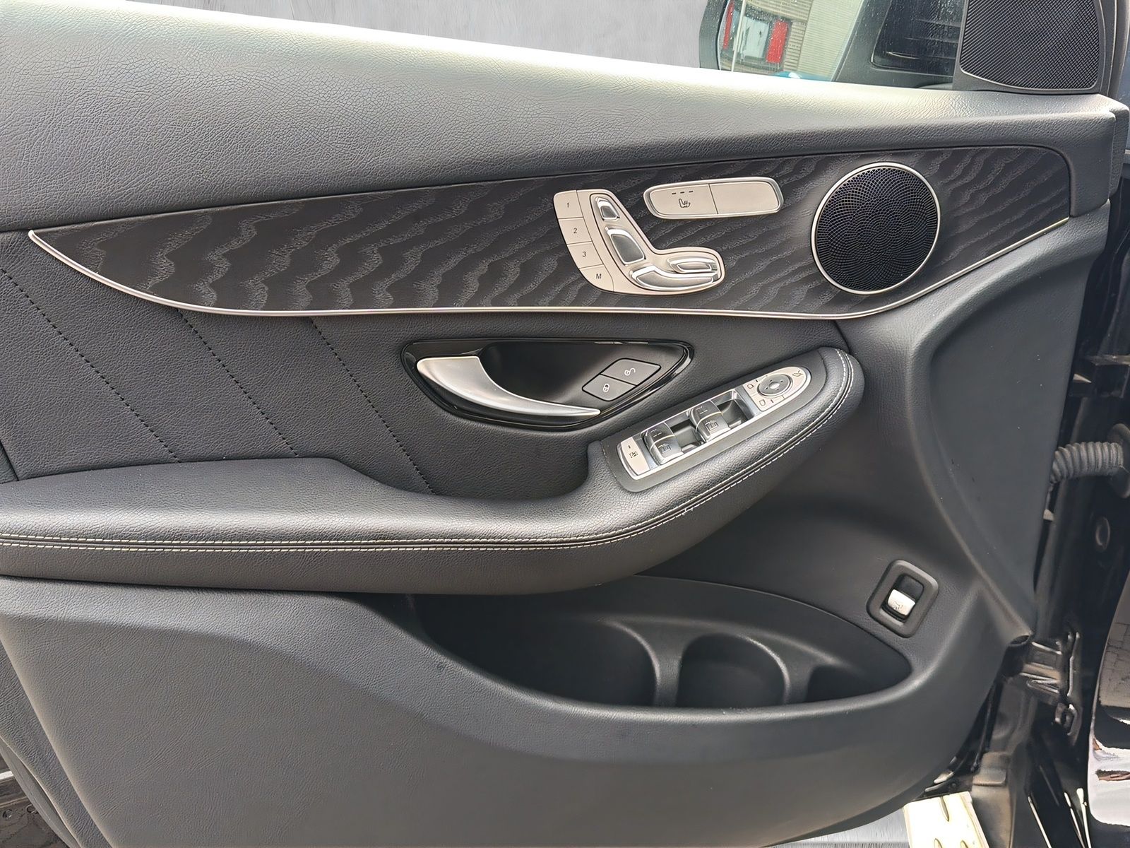 Fahrzeugabbildung Mercedes-Benz GLC 250 d Coupe AMG 4Matic MEMORY LED AHK KAMERA