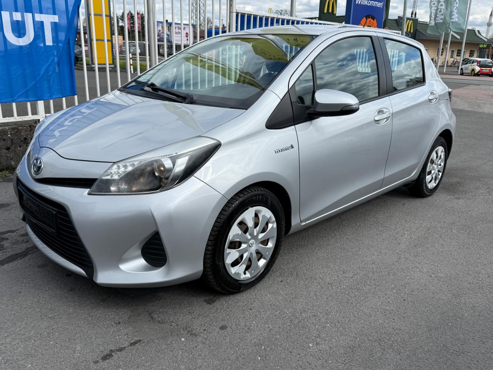 Toyota Yaris Hybrid Life