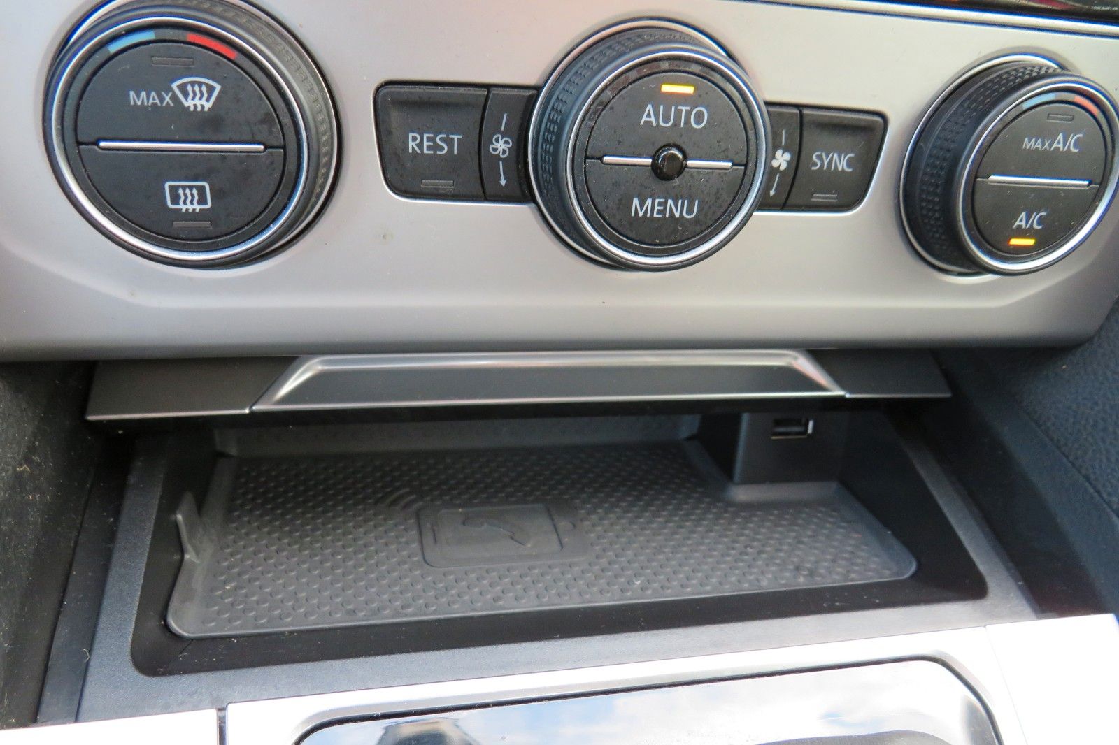 Fahrzeugabbildung Volkswagen Comfortline ACC LED KAMERA AHK NAVI APP-CONNECT