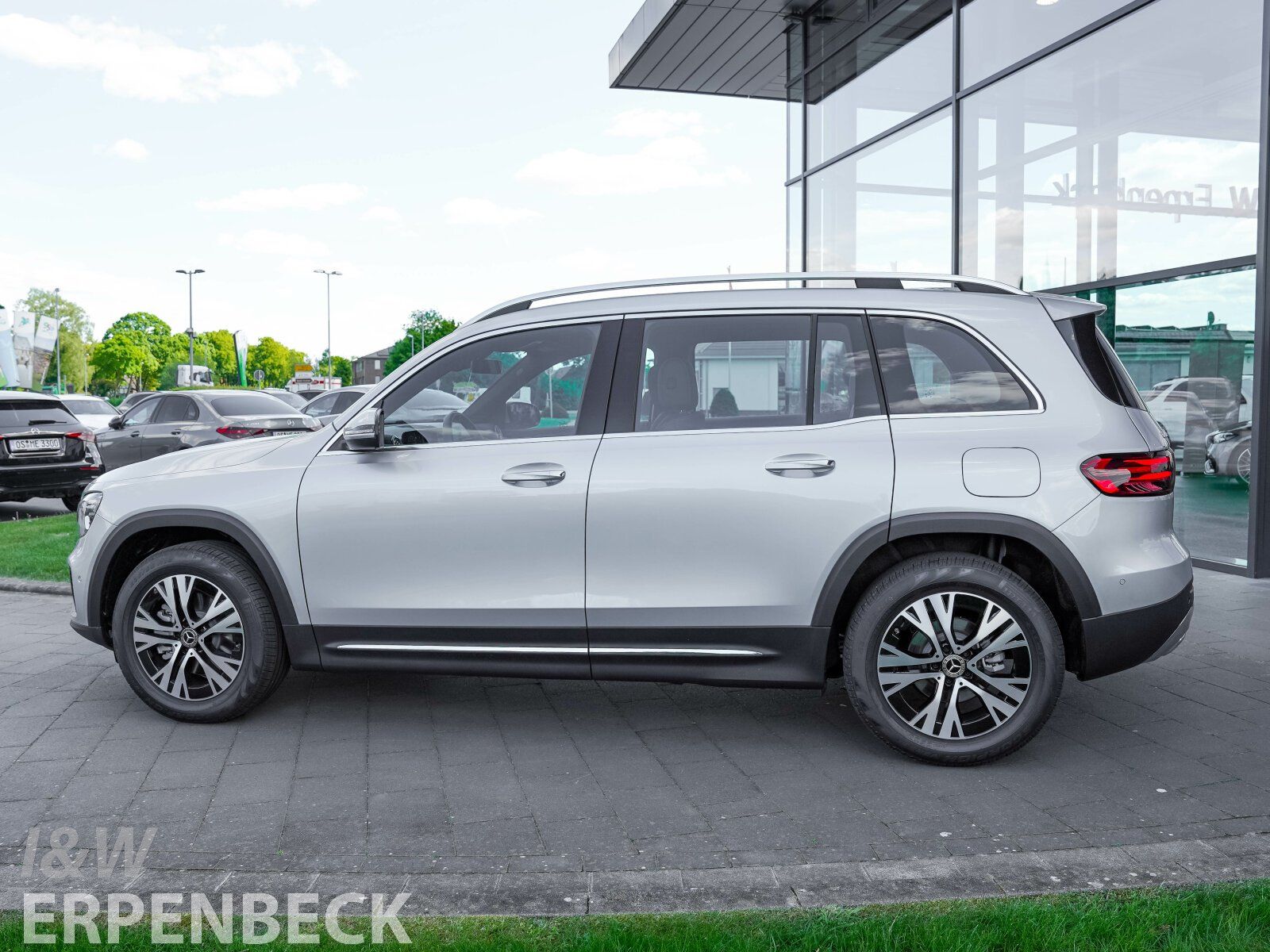Fahrzeugabbildung Mercedes-Benz GLB 200 d Distronic AHK Kamera Multibeam Keyless