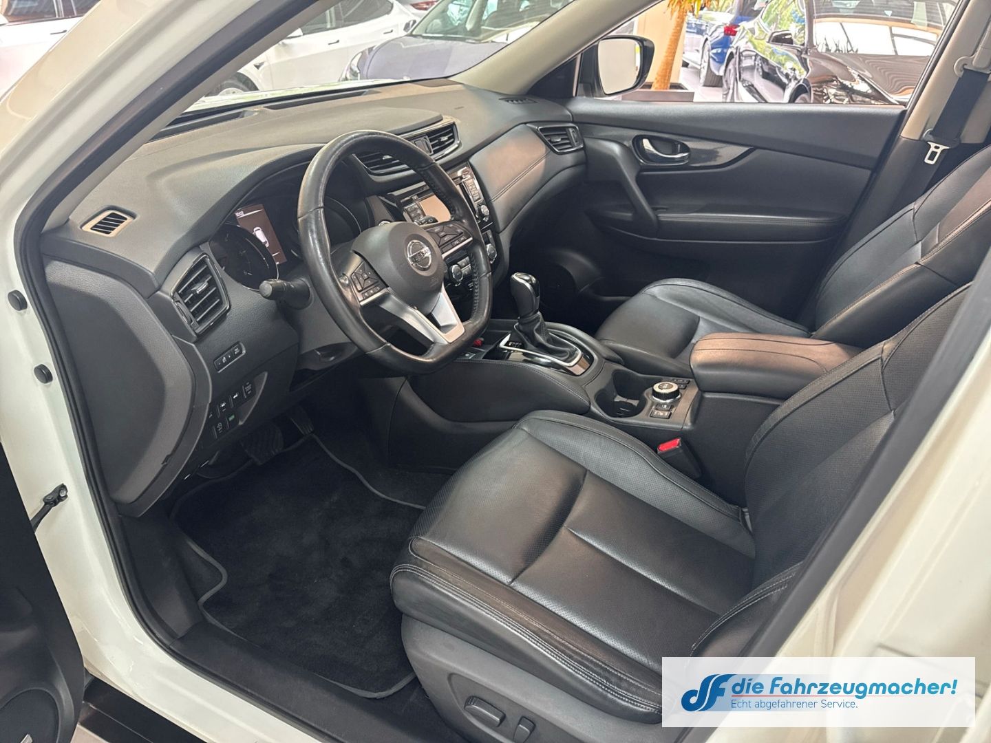 Fahrzeugabbildung Nissan X-Trail Tekna 4x4 2.0 dCi Panorama Navi Soundsys