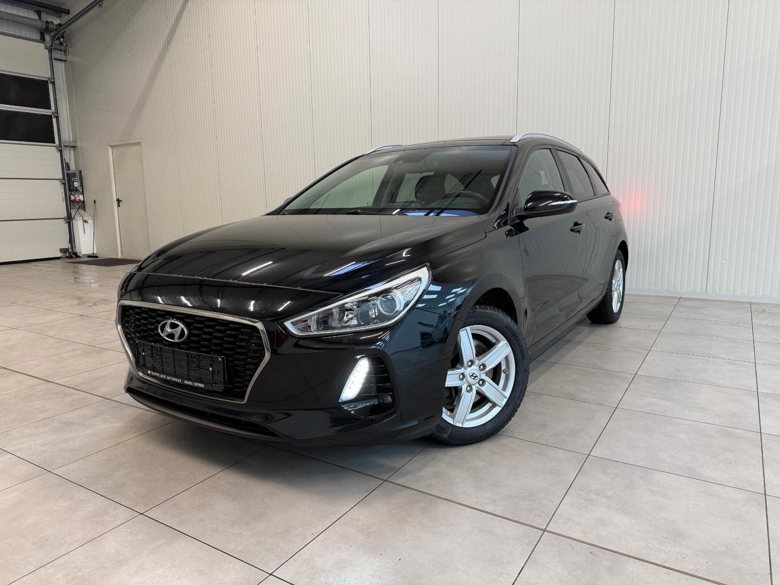 Hyundai i30 1.4 T-GDI PANO / LHZG /  NAVI / SHZ /