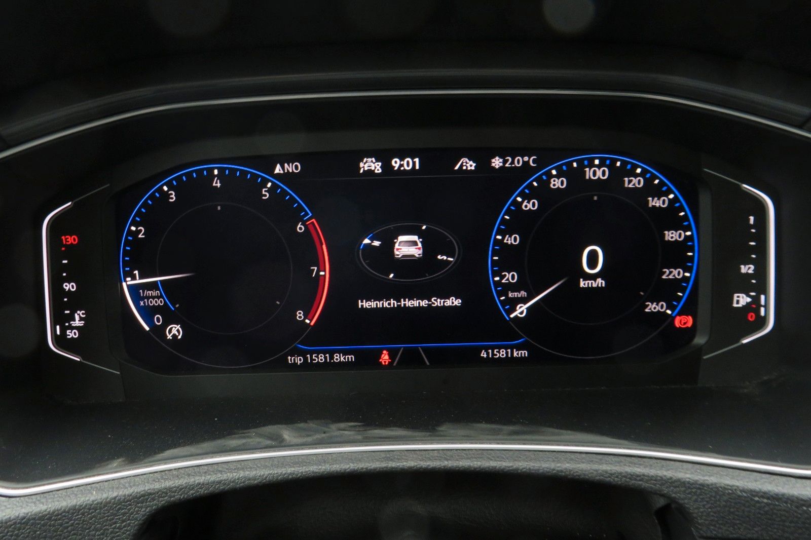 Fahrzeugabbildung Volkswagen T-Roc Sport R-LINE PANO 18`LED NAVI APP 1.HD