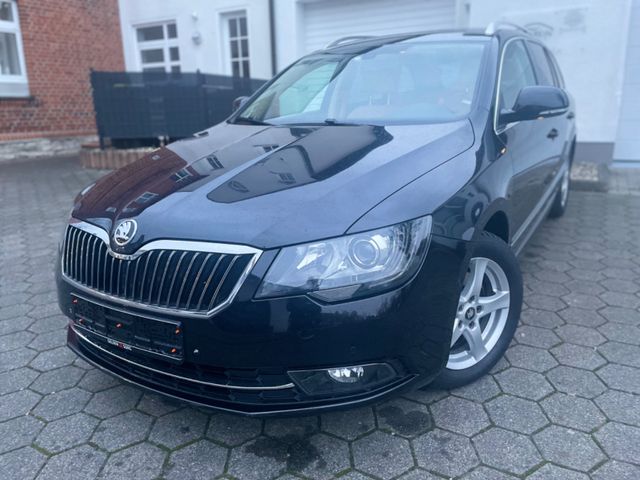 Skoda Superb Elegance DSG AHK 8xbereift NAVI 4xSHZ