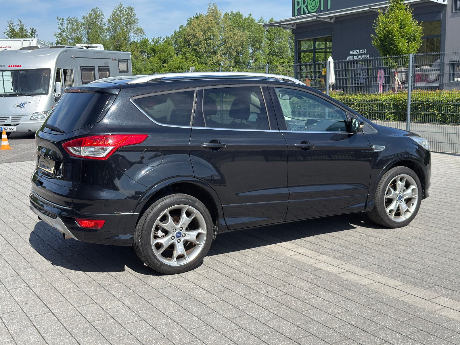 Fahrzeugabbildung Ford Kuga Individual KLIMAAUTO SITZHEIZUNG AHK