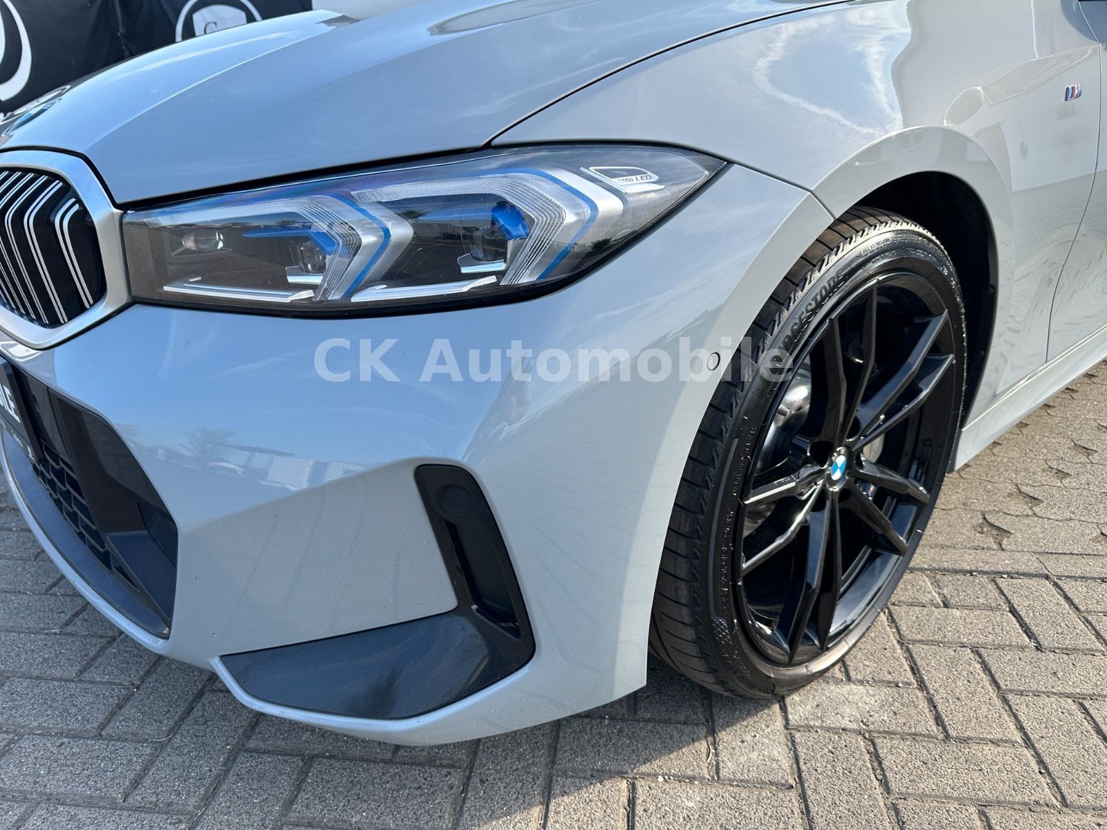 Fahrzeugabbildung BMW 330d xDrive Touring M-Sport/Navi/Head-Up/LED/Kam