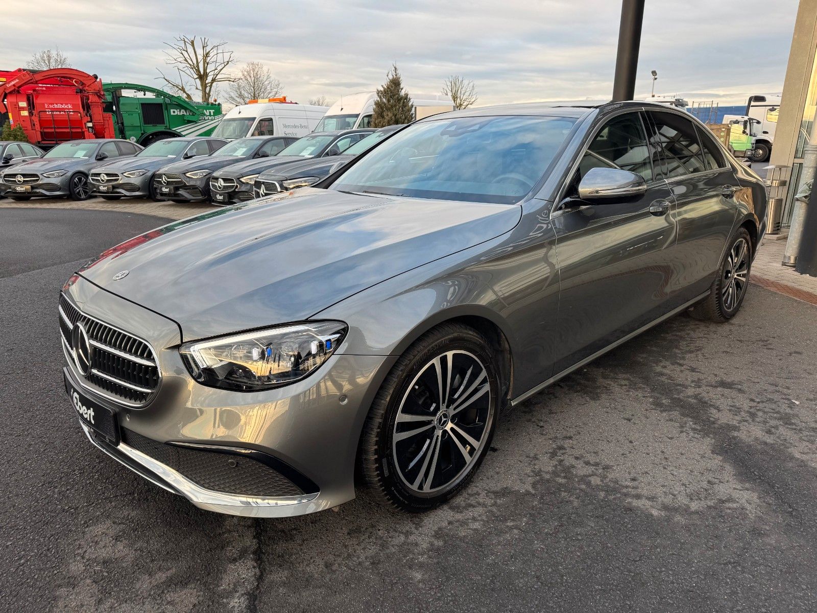 Fahrzeugabbildung Mercedes-Benz E 220d Avantgarde+Distr+Pano+AHK+MultiB+Ambiente