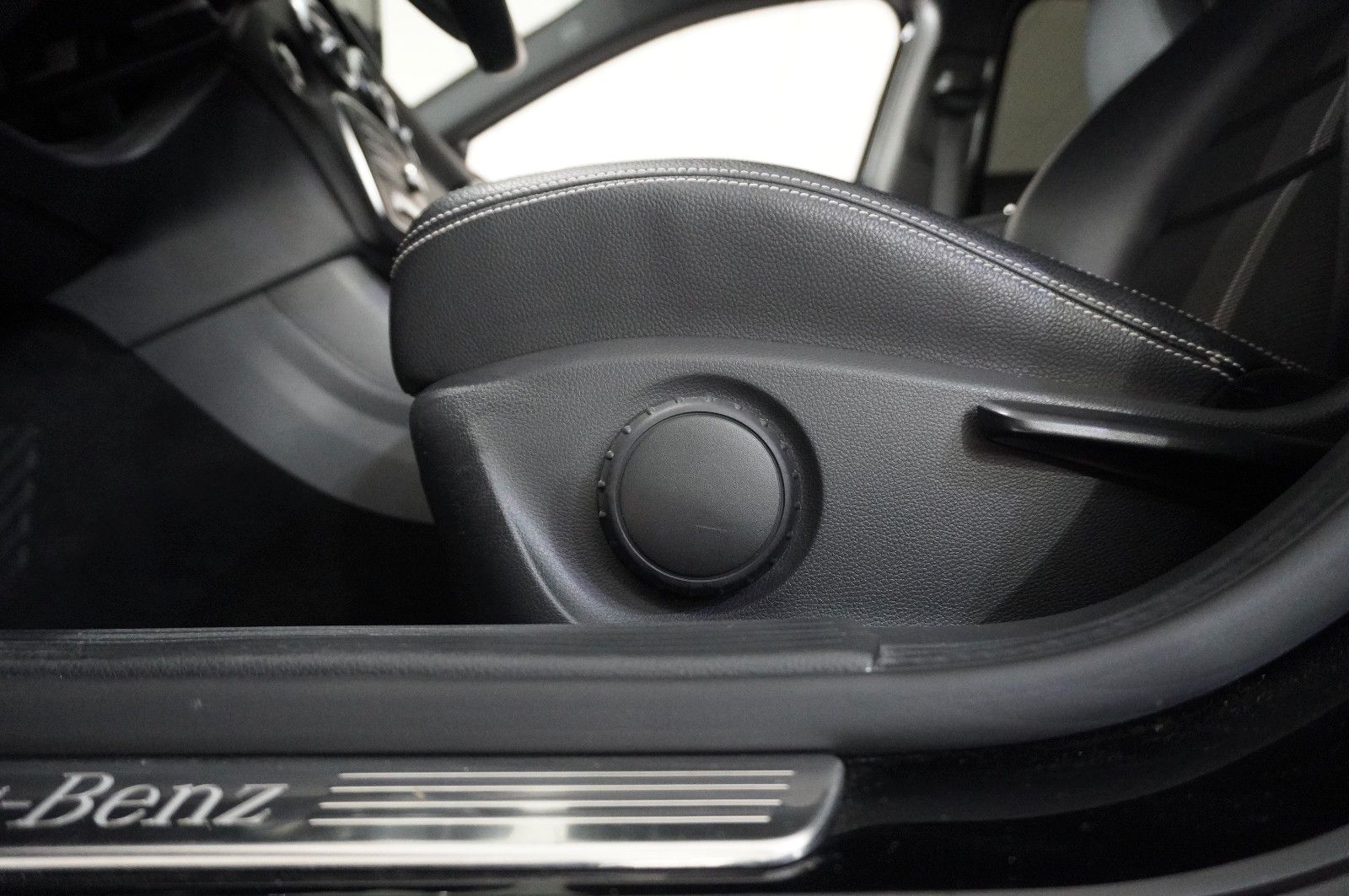 Fahrzeugabbildung Mercedes-Benz A 180D CDI URBAN NAVI/SHZ/PDC/TEMP./SPORT/USB