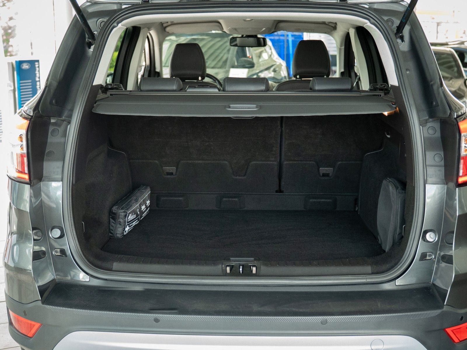 Fahrzeugabbildung Ford Kuga Titanium AUTOM./ALLRAD/NEUER MOTOR MIT 0 KM