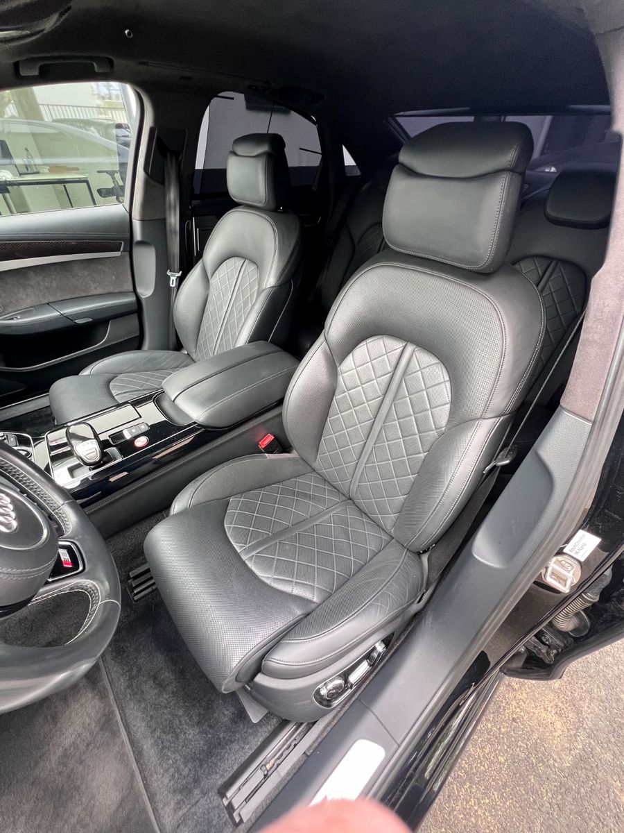 Fahrzeugabbildung Audi S8 4.0 TFSI quattro plus
