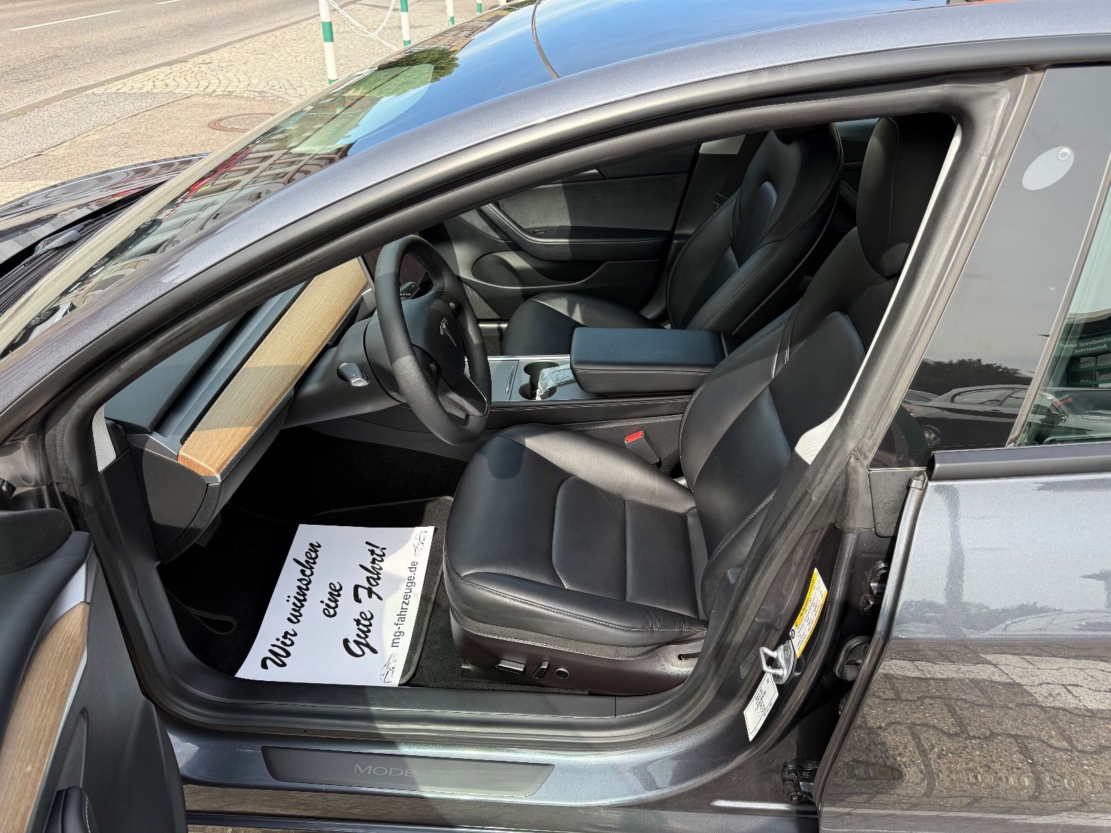 Fahrzeugabbildung Tesla Model 3 Long Range Dual AWD FACELIFT 1-HAND TOP