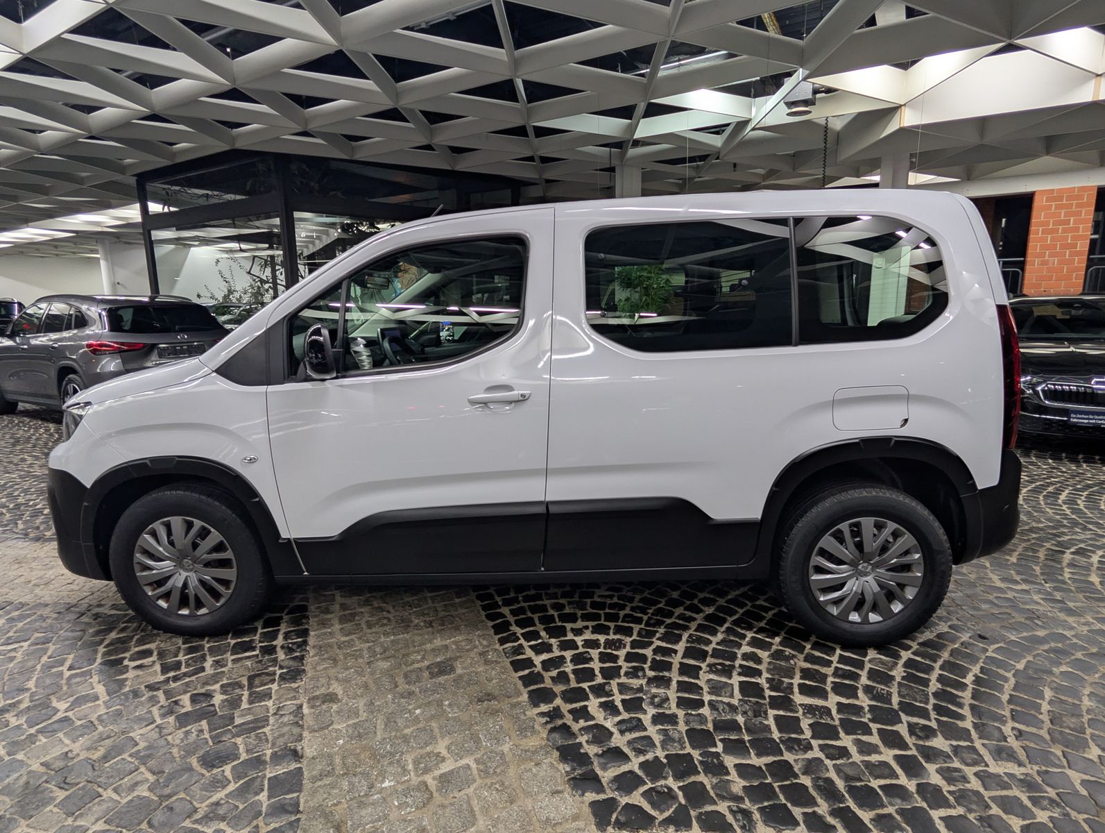 Fahrzeugabbildung Peugeot Rifter L1 Active BlueHDI TEMP PDC KLIMA BLUETOOT