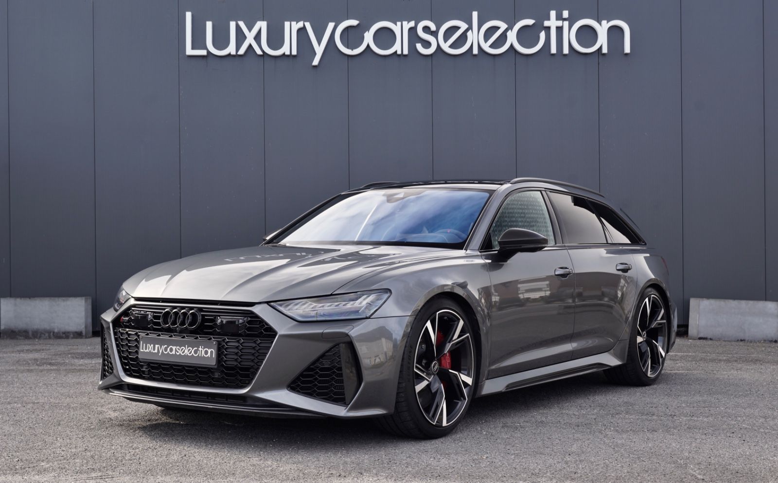 Audi RS6 4.0 V8 TFSI *CERAMIC/CARBON/RS DESIGN/PANO*