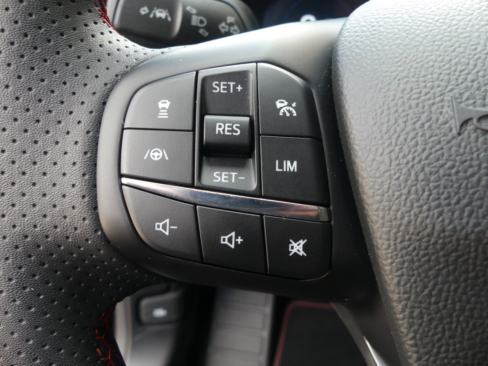 Fahrzeugabbildung Ford Focus Turnier ST-Line X
