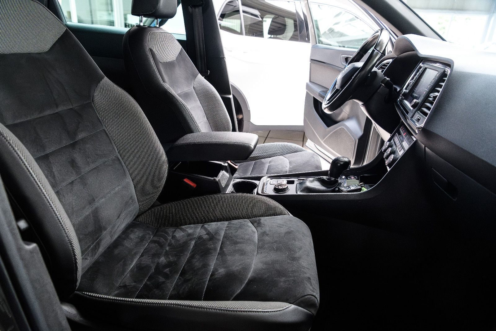 Fahrzeugabbildung SEAT Ateca Xcellence 4Drive +DSG+ Navi + AHK + Kamera