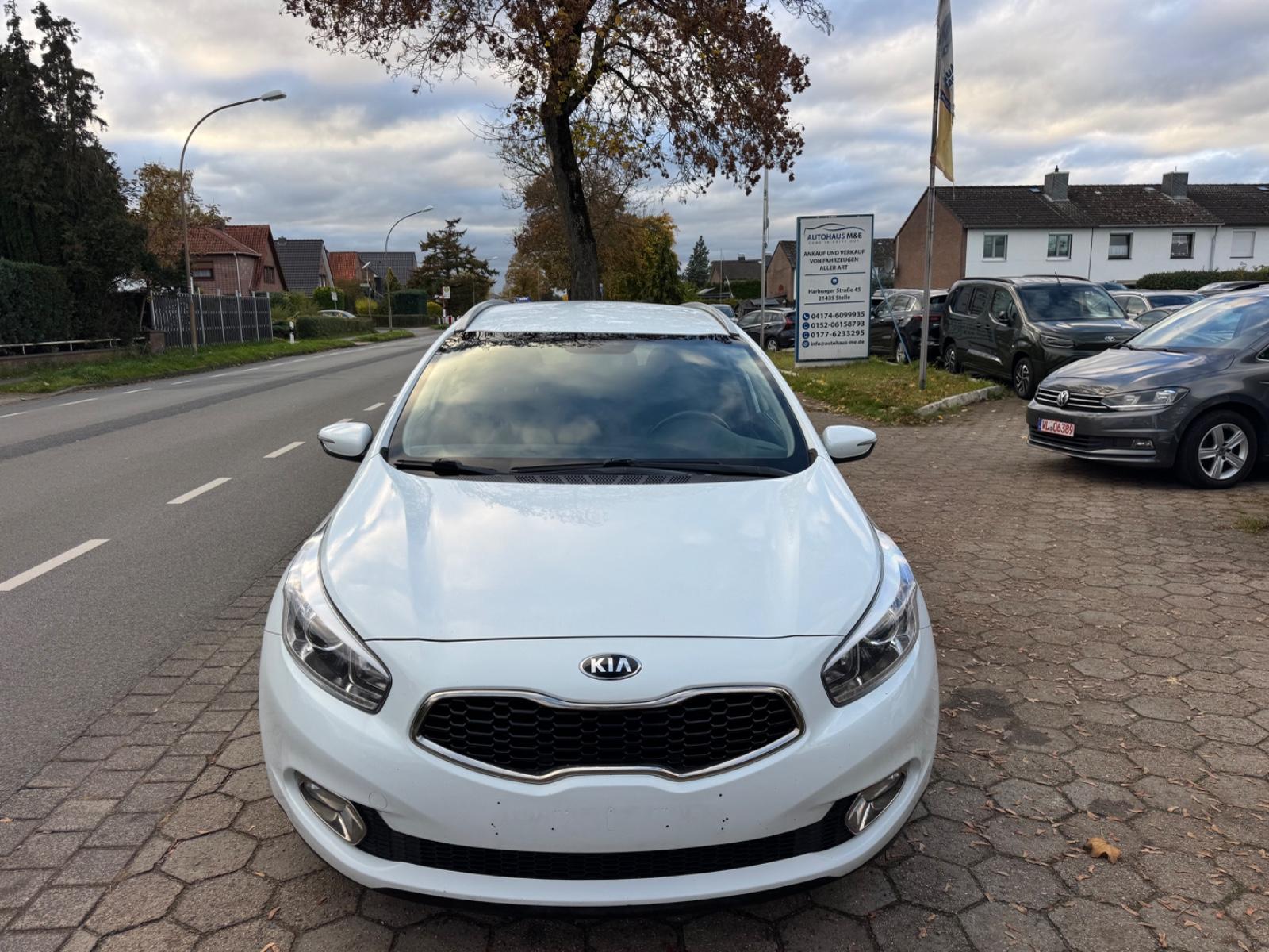 Kia cee'd 2012 — rear view