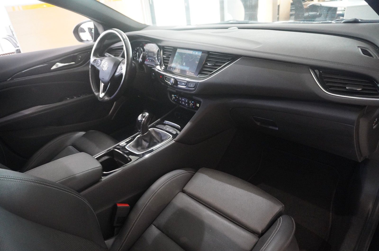 Fahrzeugabbildung Opel Insignia B ST 2.0D ELEGANCE NAVI/LED/KAMERA/PANO