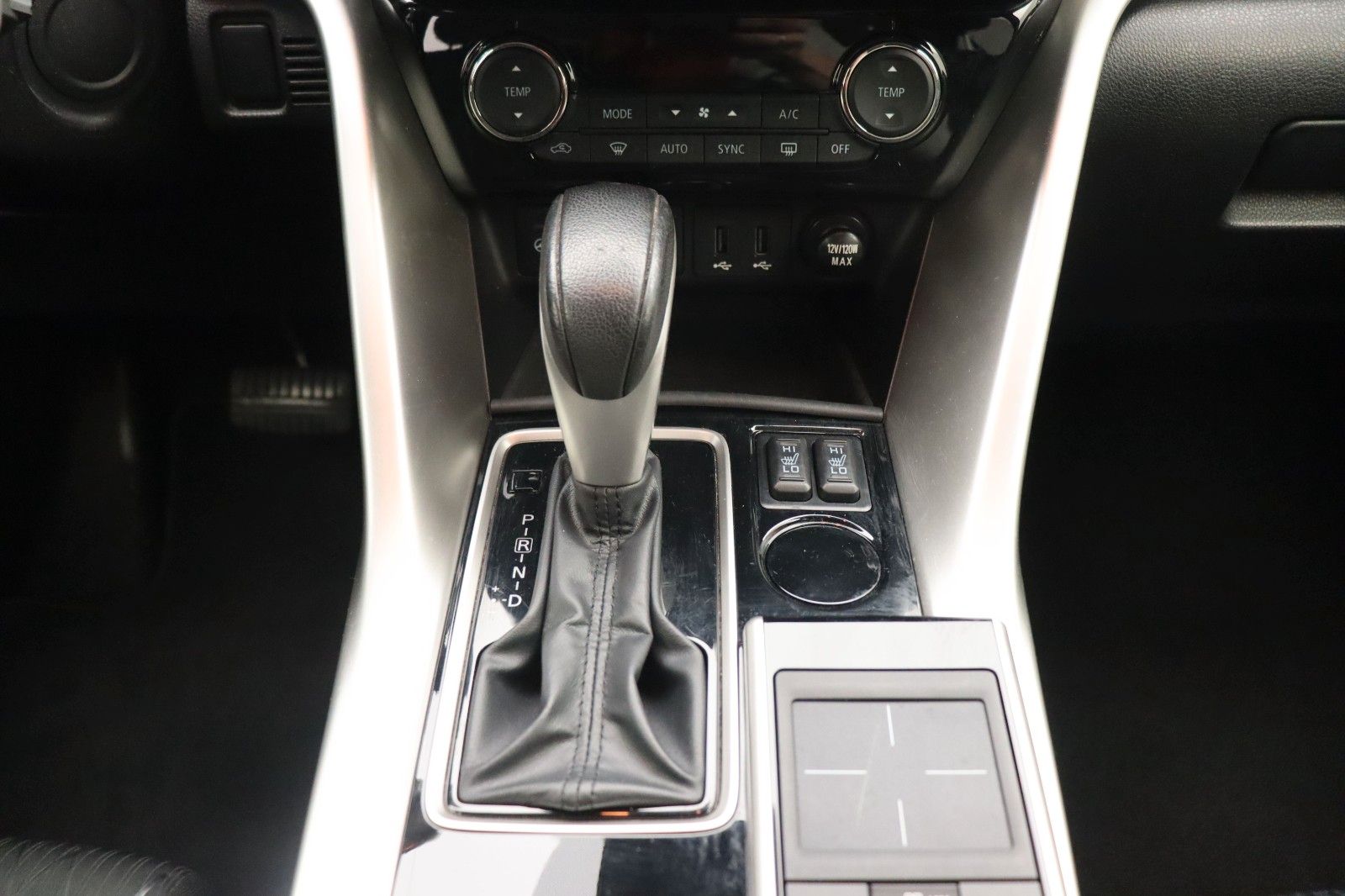 Fahrzeugabbildung Mitsubishi Eclipse Cross 1.5 Intro Edition AHK 360° LED