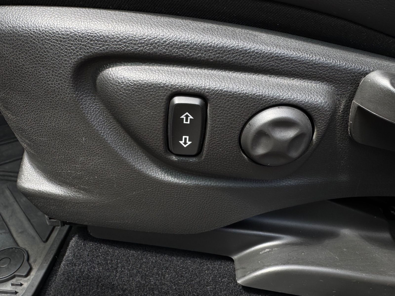 Fahrzeugabbildung Opel Mokka Color Innovation ecoFlex*Xenon*Leder*8Fach