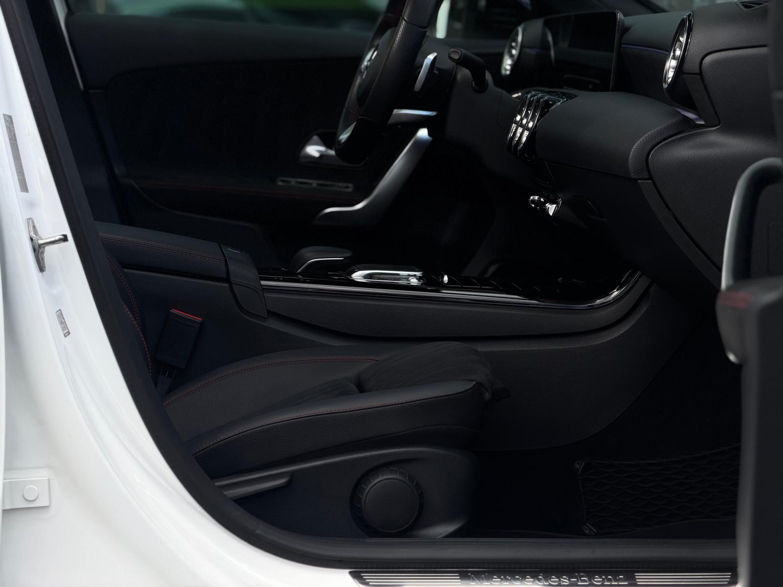 Mercedes-Benz A250*AMG*AHK*Digital*Ambiente*Pano*LED*Alcantara