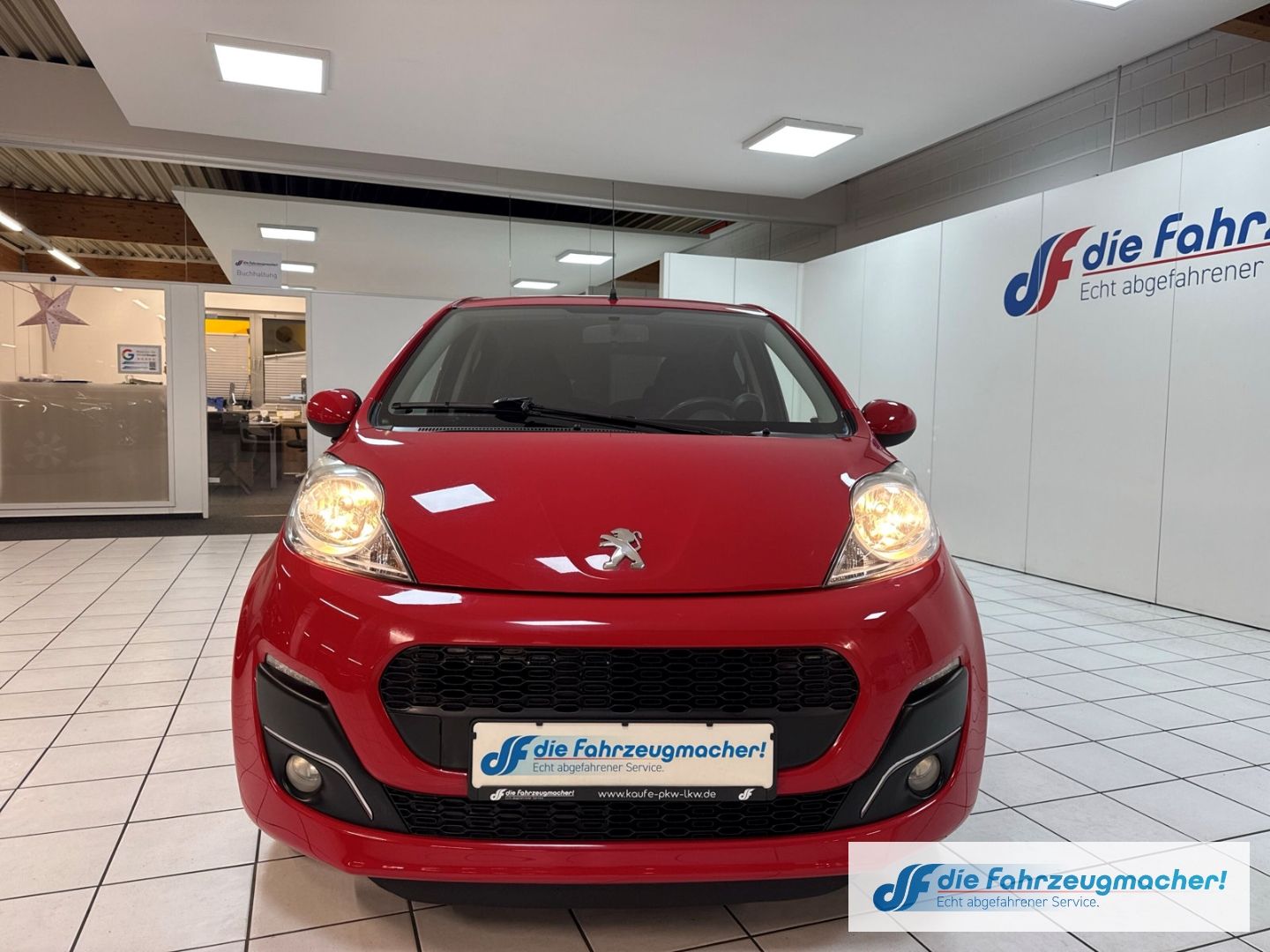 Fahrzeugabbildung Peugeot 107 Active GA Privacyverglasung teilb.Rücksb Led