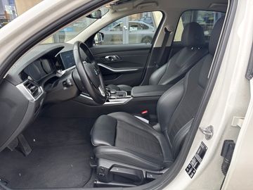 BMW 320i xDrive Limousine Sport Line DAB LED Shz