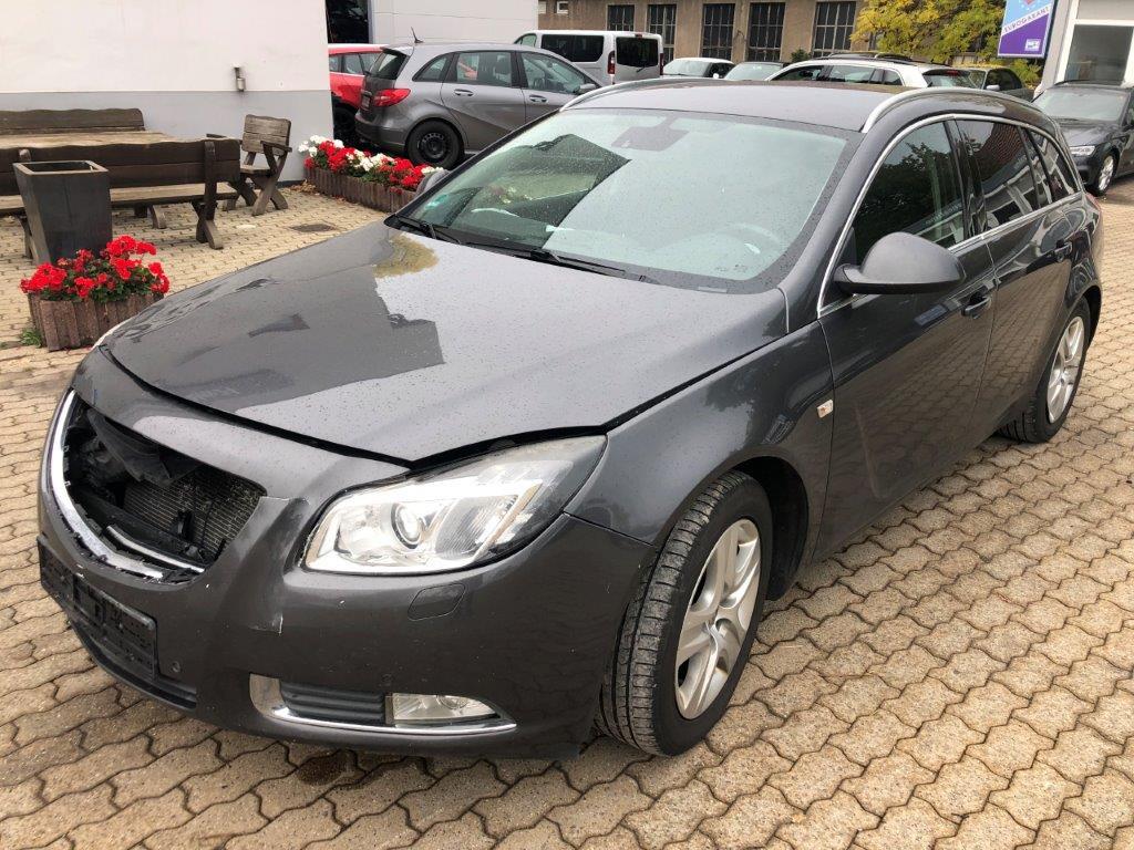 Opel Insignia 2010 — rear view