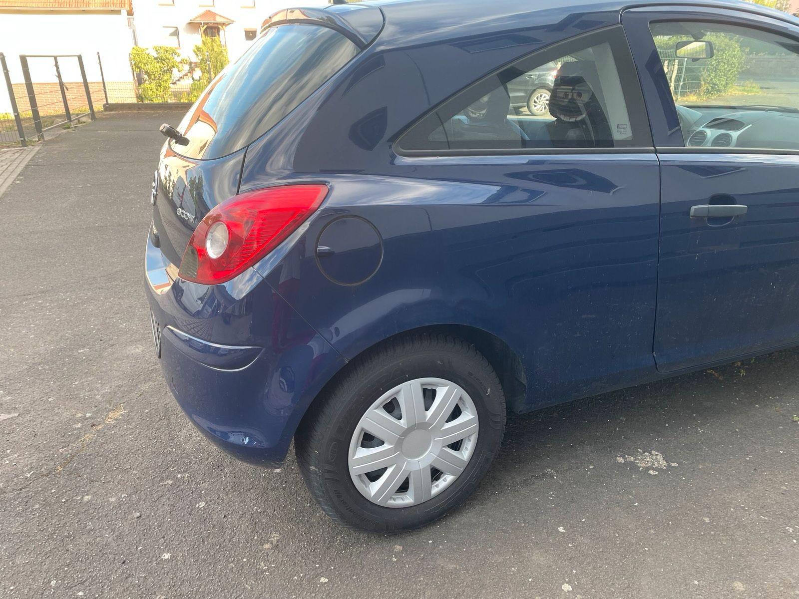 Opel Corsa 2013 — rear view
