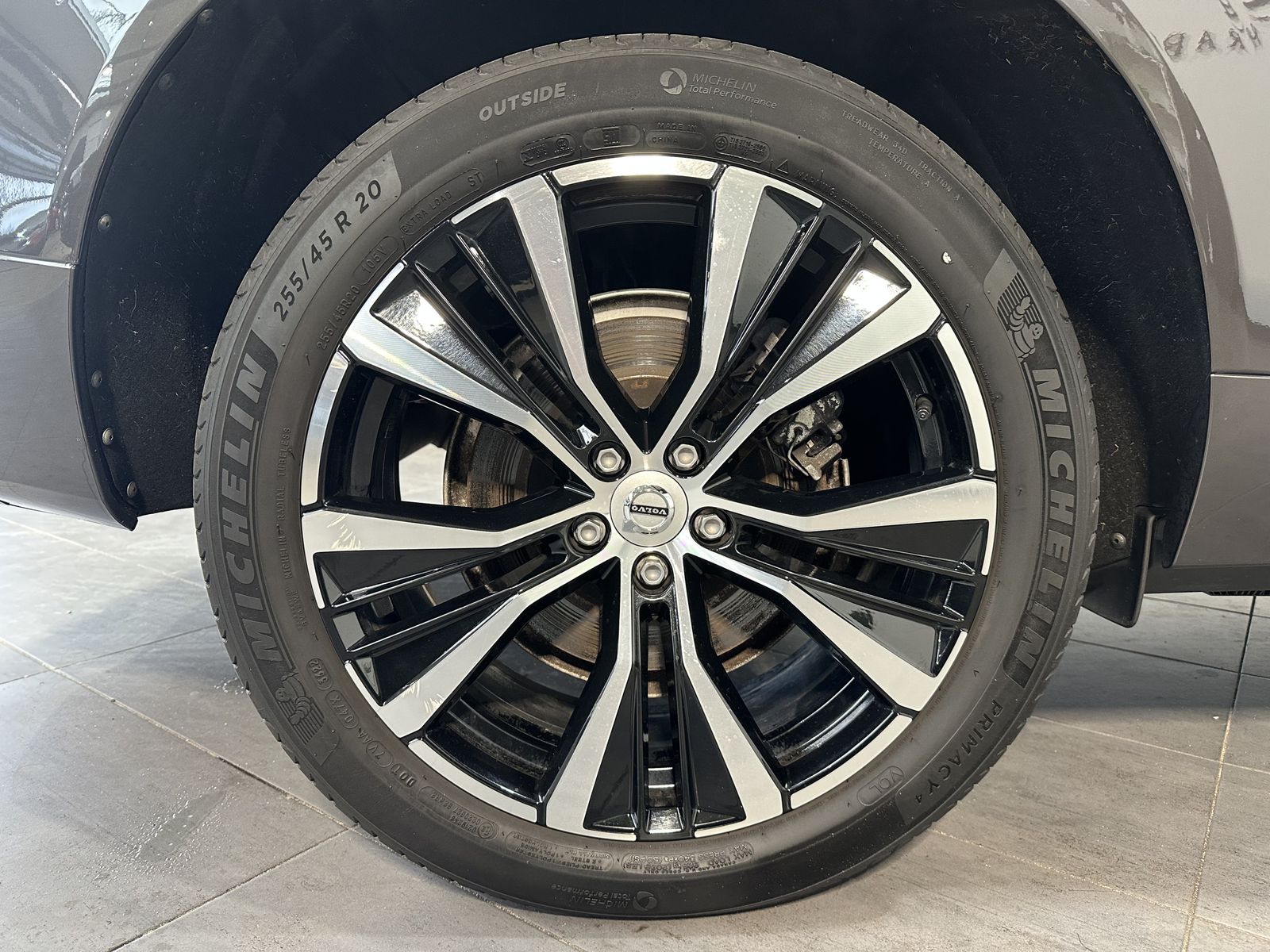 Fahrzeugabbildung Volvo XC60 T6 Plus Dark AT AWD NAV+LED+ACC+360°+PANO