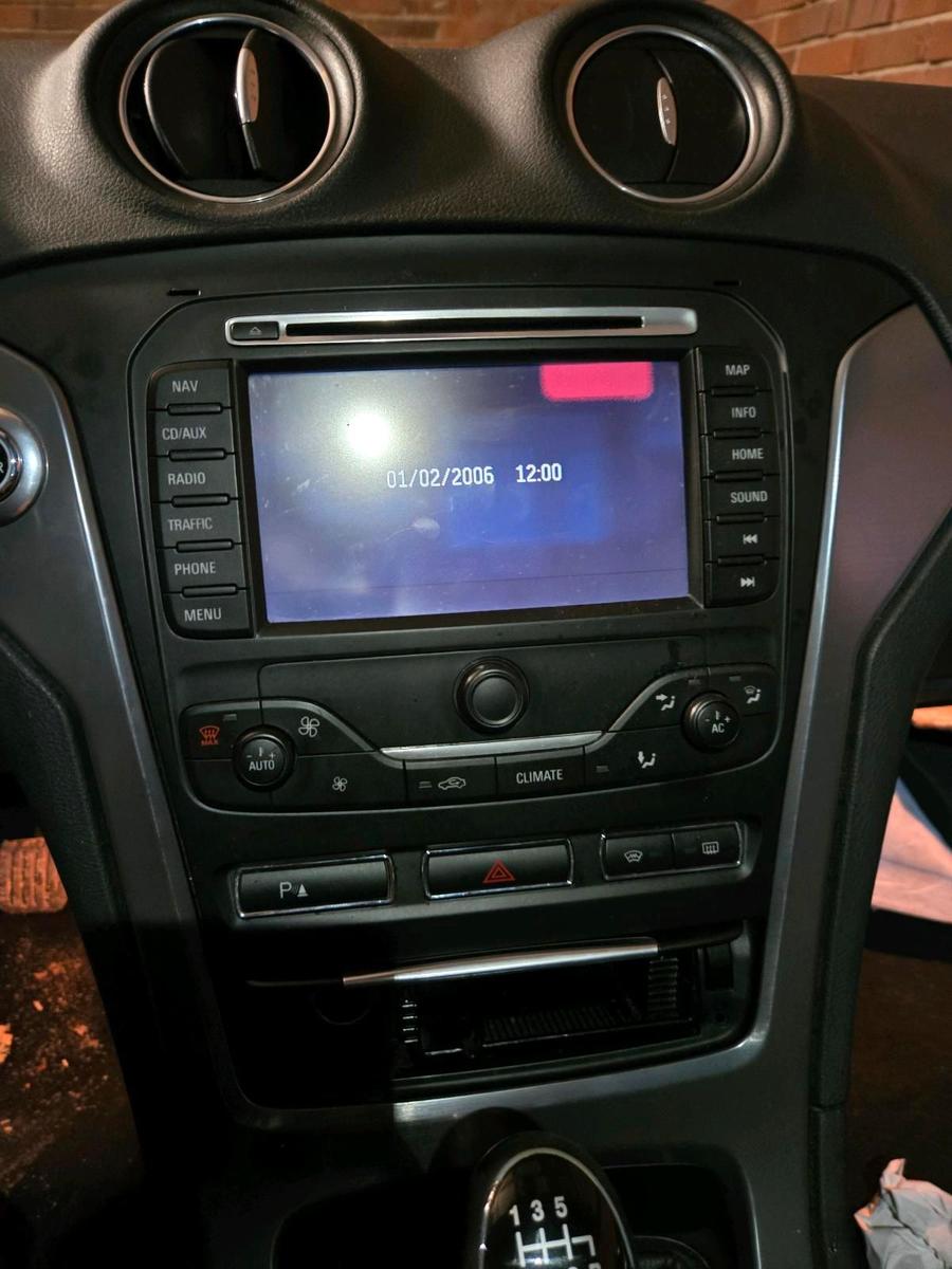 Ford Mondeo 2010 — rear view