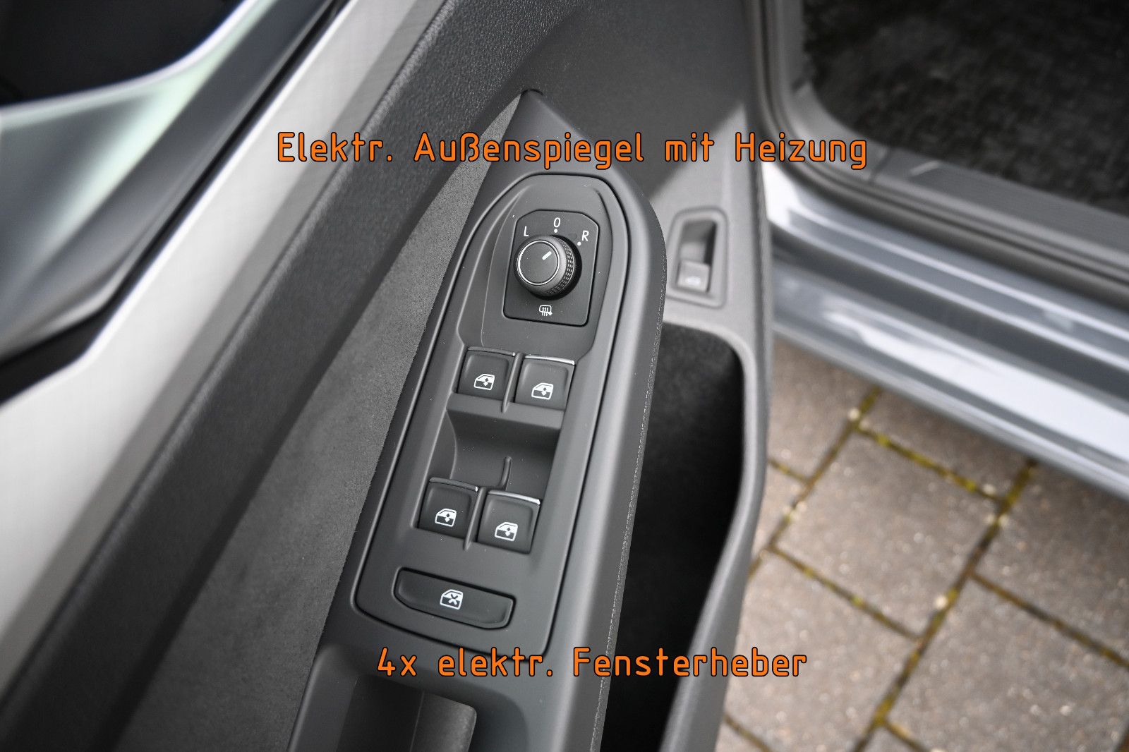 Fahrzeugabbildung Volkswagen Golf 2.0 TDI Life Variant °ACC°PANO°STANDHEIZ°HK