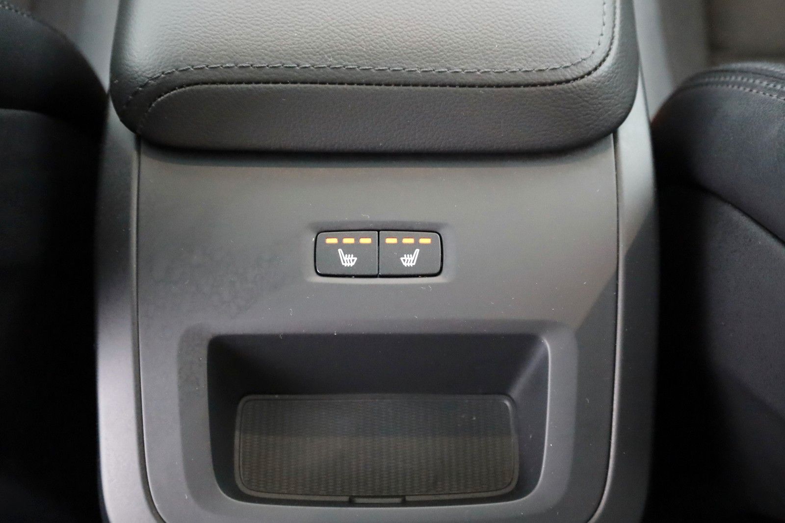 Fahrzeugabbildung Volvo XC60 T6 AWD R Design,HUD,Panoram,360°,4xSHAHK+WR
