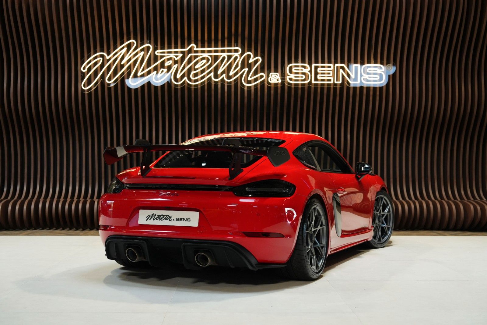 Porsche Cayman GT4 RS - imagem 2