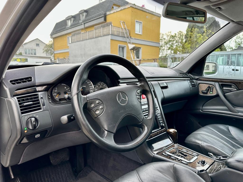 Mercedes-Benz E 55 AMG