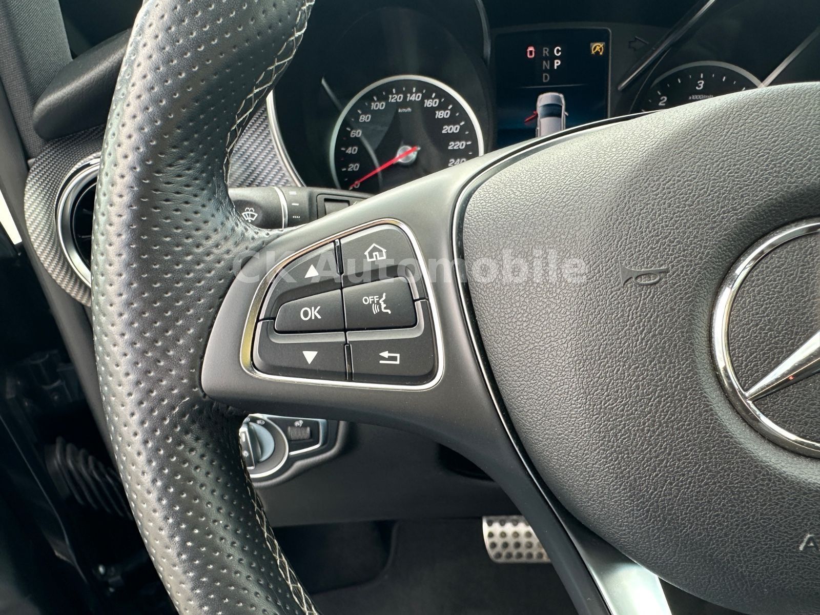 Fahrzeugabbildung Mercedes-Benz V 300d 4 Matic AVANTGARDE AMG-Line/6 Sitze/Pano