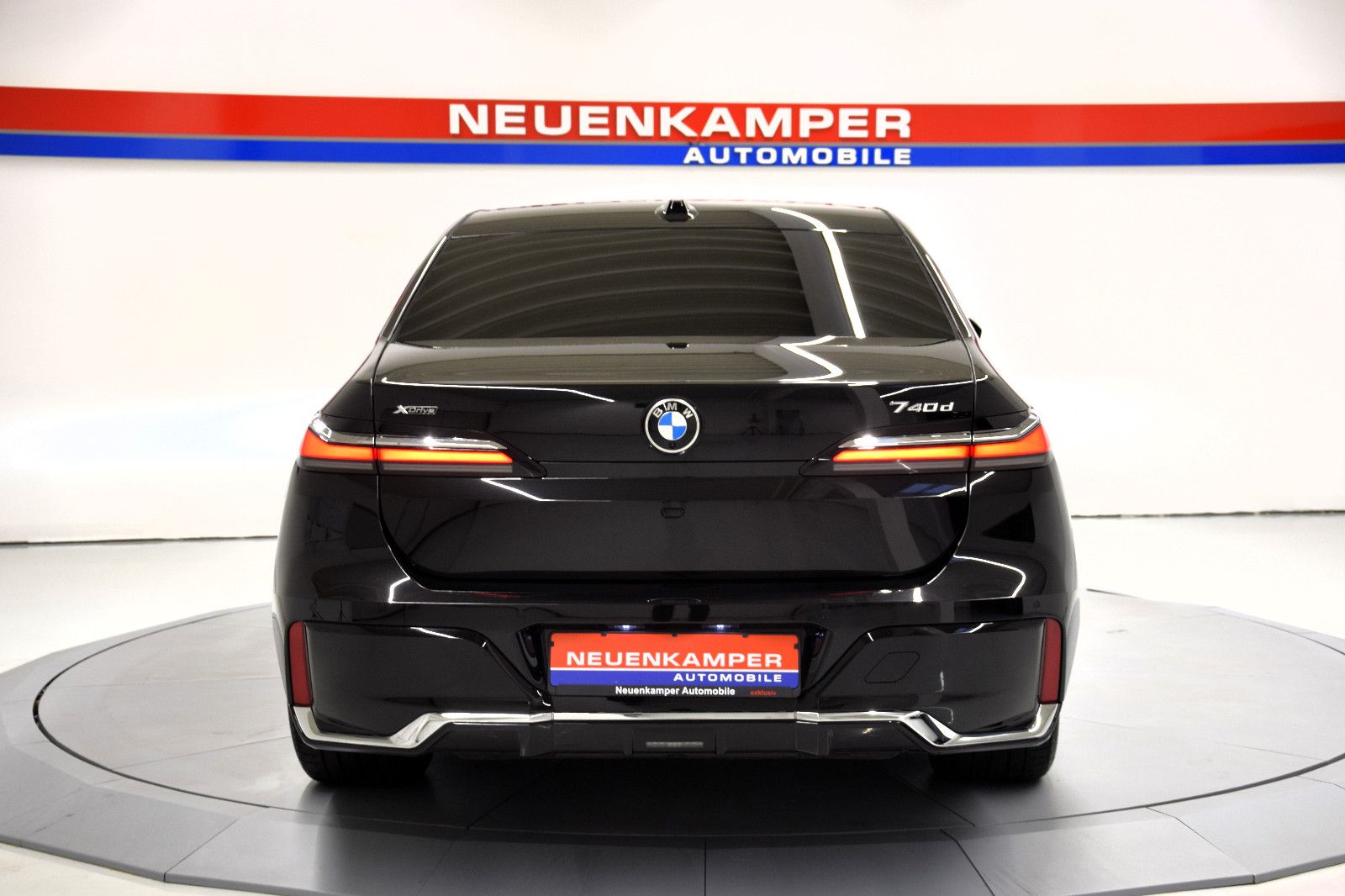 Fahrzeugabbildung BMW 740d xDrive M Sport Pano Standheiz ACC Sitzlüft.