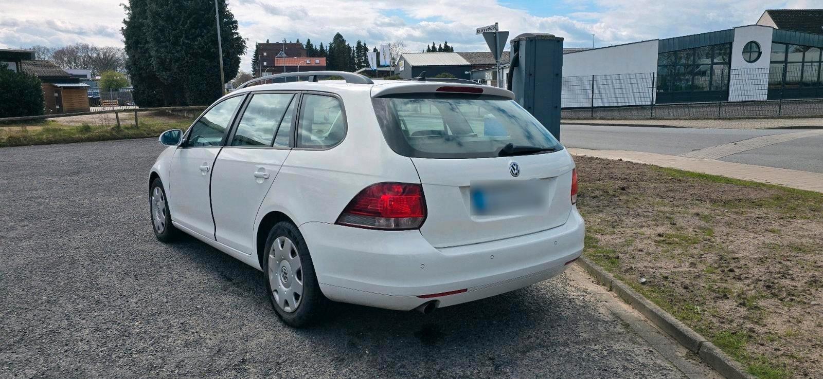 Volkswagen Golf 2012 — engine 1.598 cm³, 105 HP (77kW)