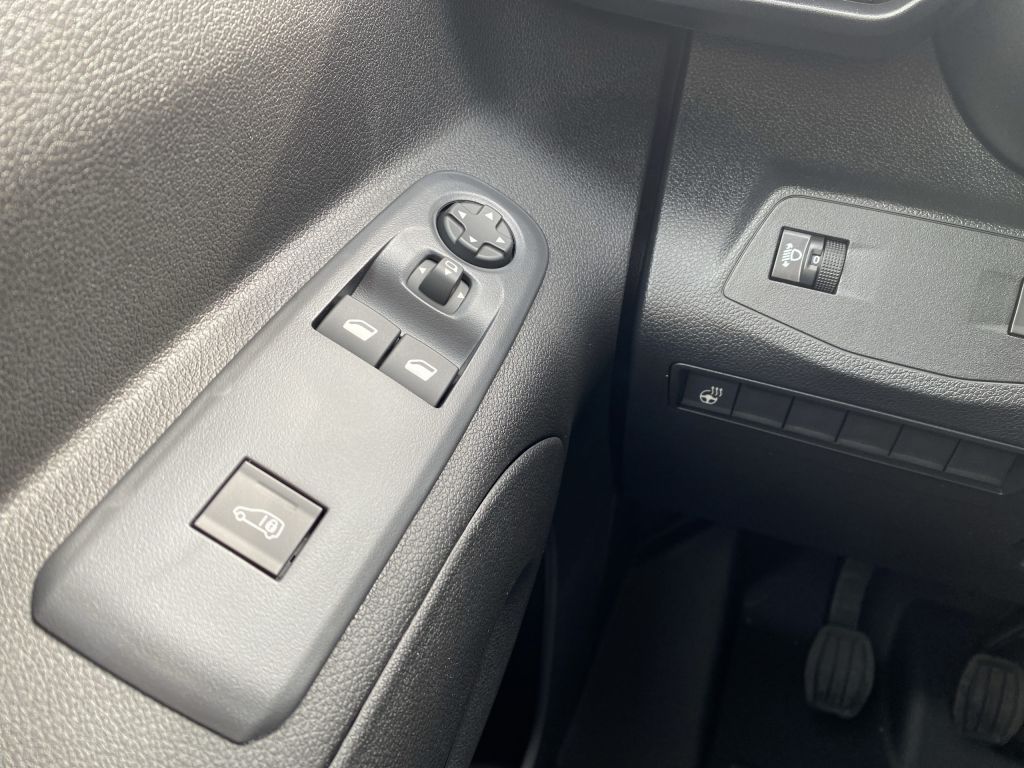 Fahrzeugabbildung Citroën Berlingo 1.5 Diesel 100 M XTR *Navi*Cam*3 Sitze*