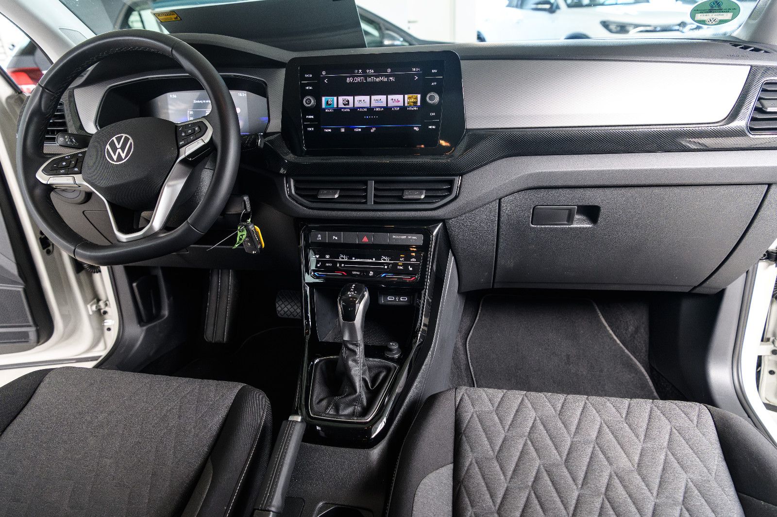 Fahrzeugabbildung Volkswagen T-Cross Life 1.0 TSI DSG LED+SHZ+ACC+APP+5 J.GAR