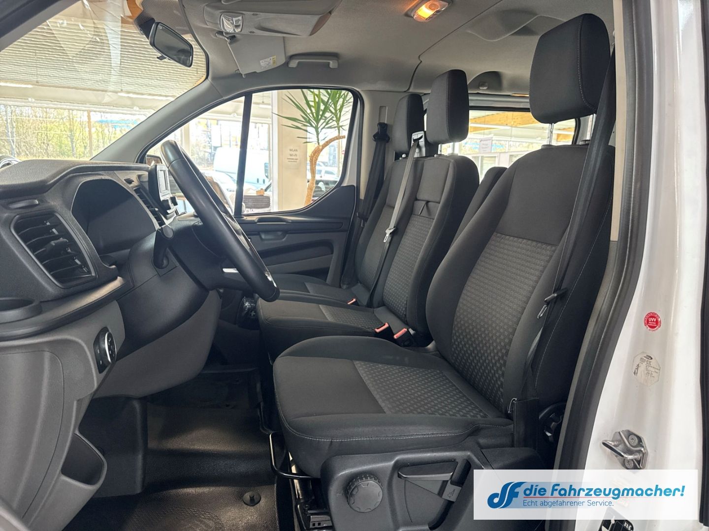 Fahrzeugabbildung Ford Transit Custom Dyn. Kurvenlicht DAB Notbremsass.