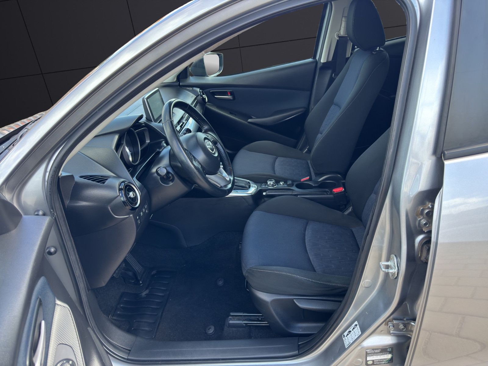 Fahrzeugabbildung Mazda 2 Lim. Exclusive-Line PDC*Shzg*USB*Tempo