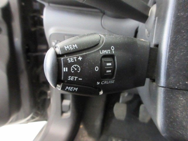 Fahrzeugabbildung Citroën C3 Shine Pack 1.2T LED/NAVI/PDC+CAM/ALU/DAB